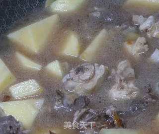 土豆炖鸡最新做法，美味与健康双全