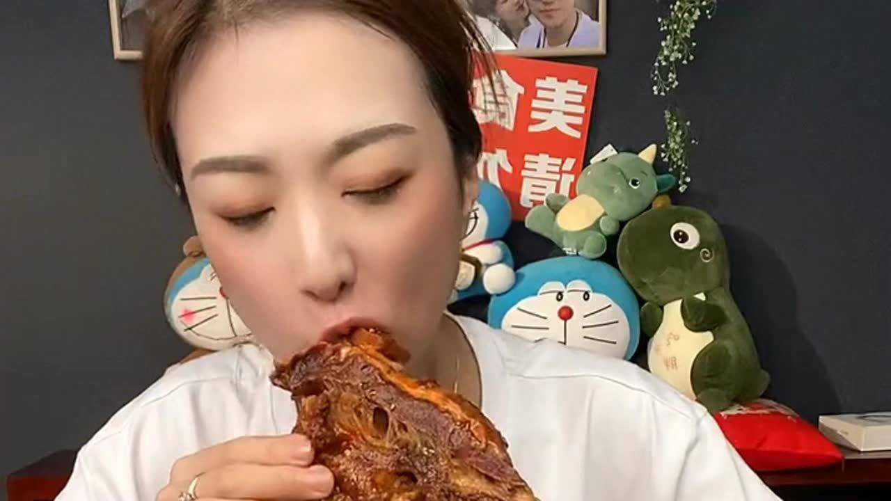 吴小妮的美食探索之旅，最新美食尝鲜之旅